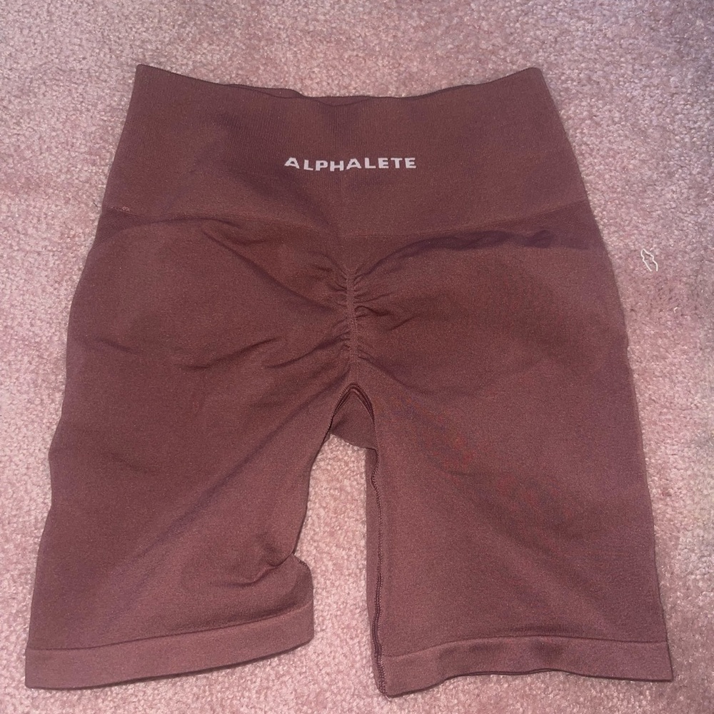 Alphalete not sure of the color. Size small